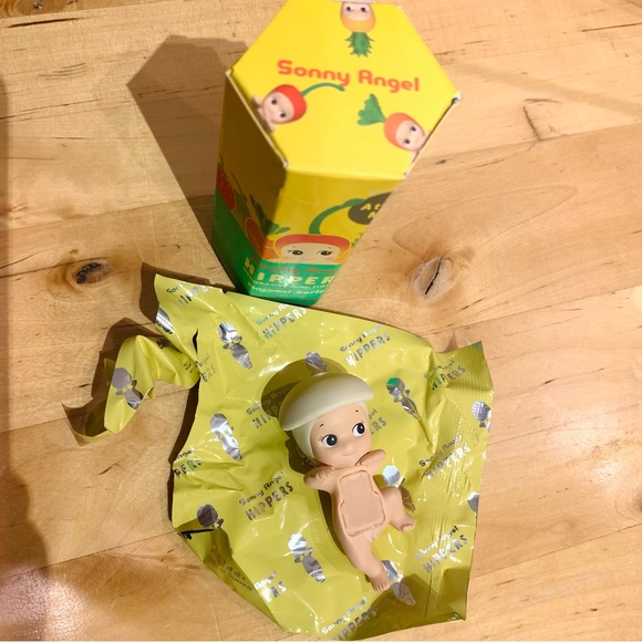 Sonny Angel Hippers Harvest Series - Mushroom 🍄‍🟫 - Picture 2 of 3